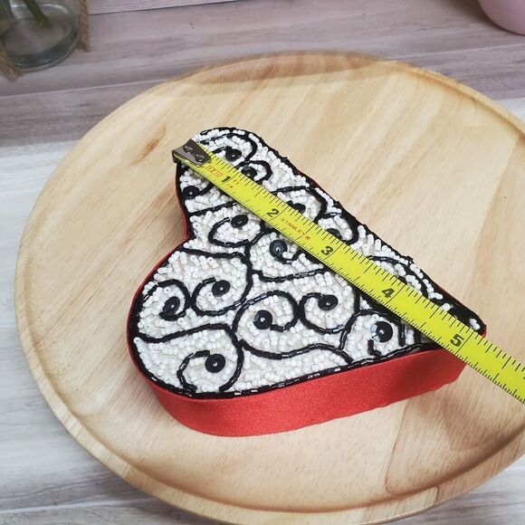 NEW Vintage Katherine Collection Gift Box Beaded Heart Valentine’s Day Med. BOX - Picture 8 of 8